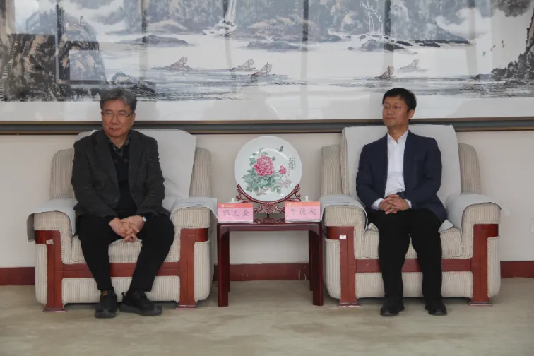 Shandong LANO cooperează cu profesorul KWAK, Moon Kyu, Ph.D. și reprezentantul Liang Tongho de la Universitatea Dongguk, Coreea de Sud pentru a efectua schimburi și cooperare în domeniul controlului zgomotului cu Universitatea Shandong Jianzhu
